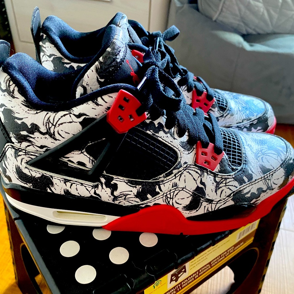 Air Jordan 4 retro Tattoo. Size 6.5Y. Like new!! Worn twice.